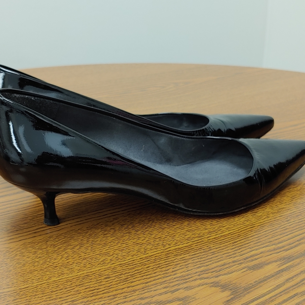 Kitten heels black patent leather